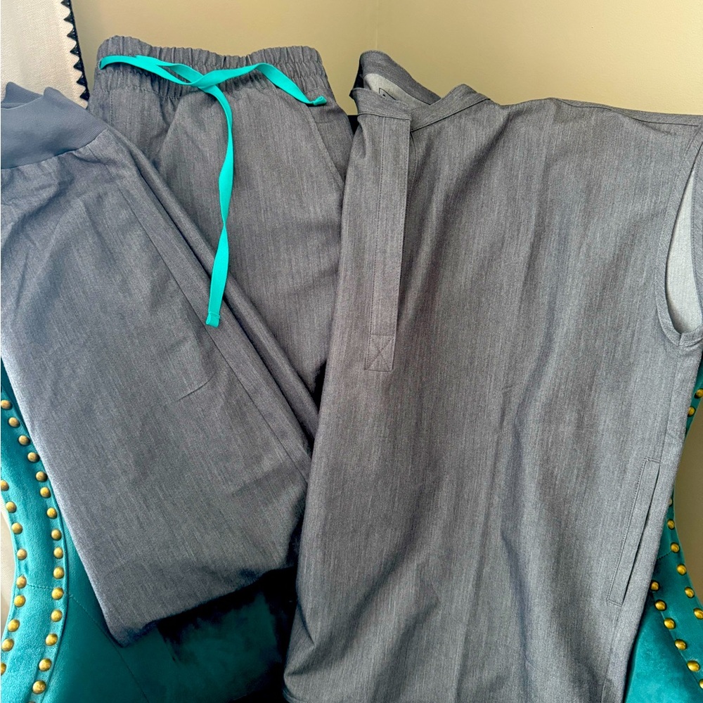 Figs scrubs!